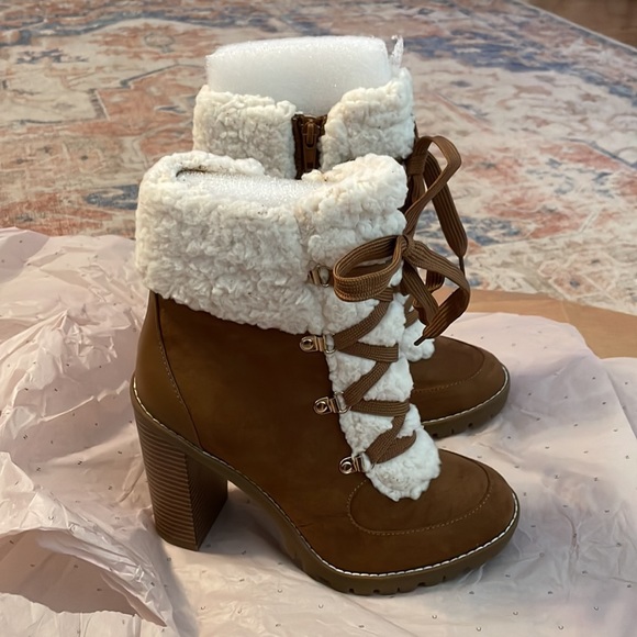 BCBGeneration Women's Hiker Ankle Boot, size 8 - Picture 6 of 14